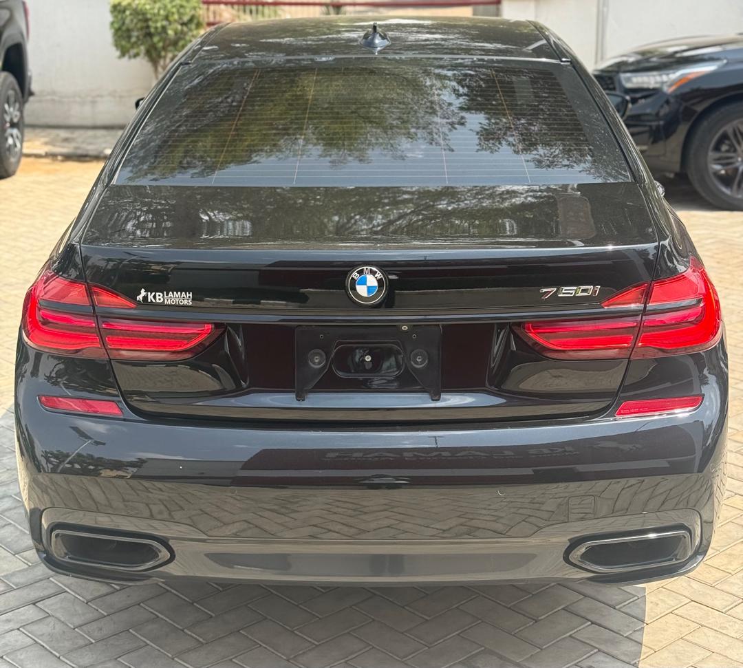 BMW 750I 2017 — photo 10 of 12