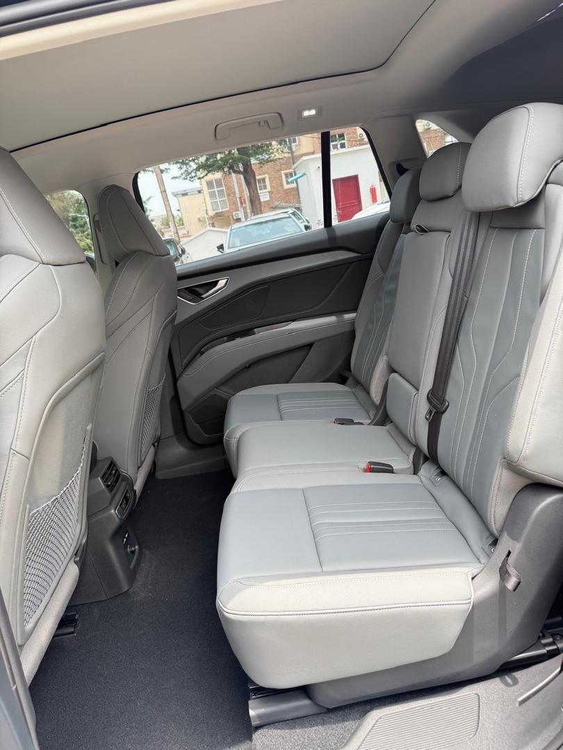 AUDI Q5 E-TRON 2022 — photo 6 of 15