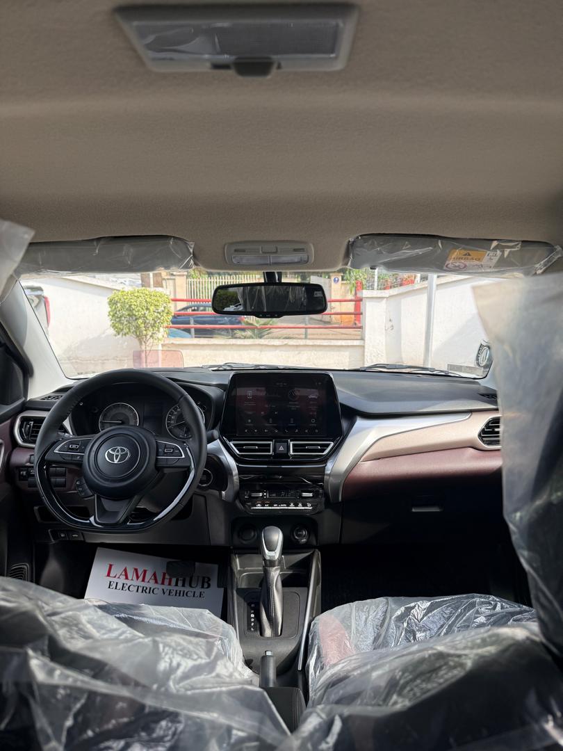 TOYOTA STARLET CROSS 2025 — photo 5 of 12