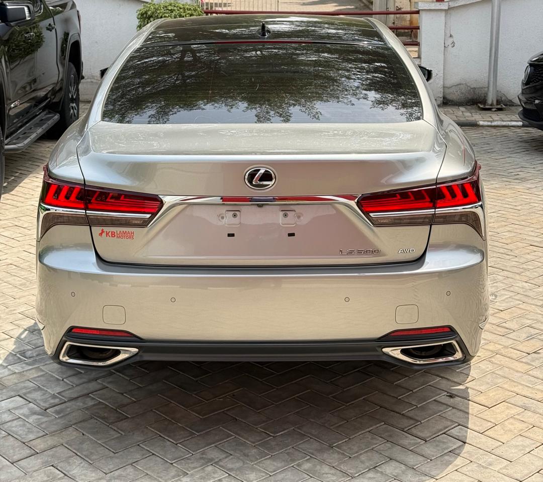 LEXUS LS 500 2018 — photo 12 of 14
