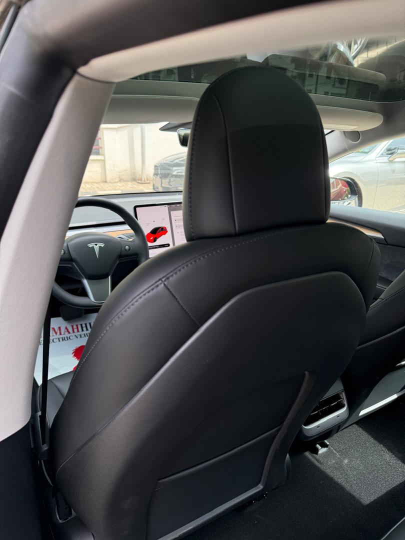TESLA MODEL 3 2024 — photo 9 of 14