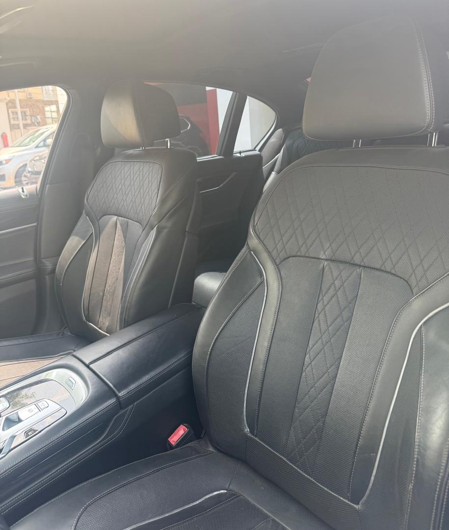 BMW 750I 2017 — photo 9 of 12