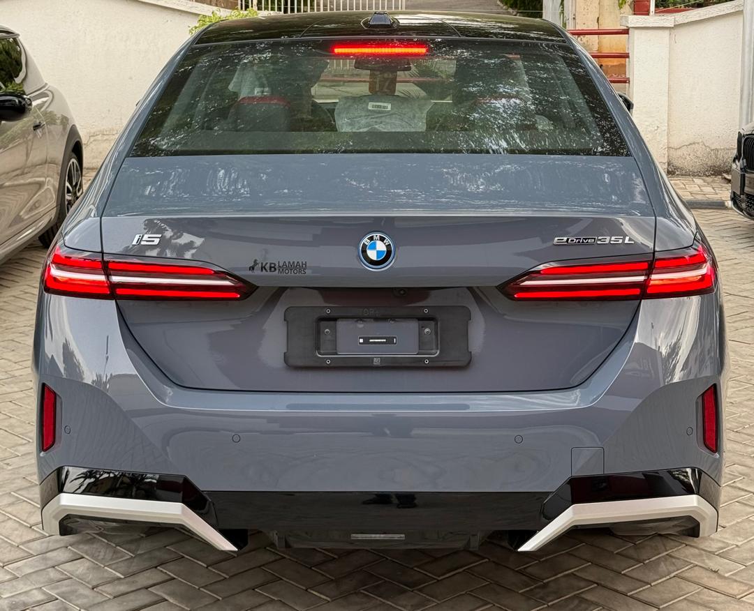 BMW I5 EDRIVE 35L 2025 — photo 11 of 13