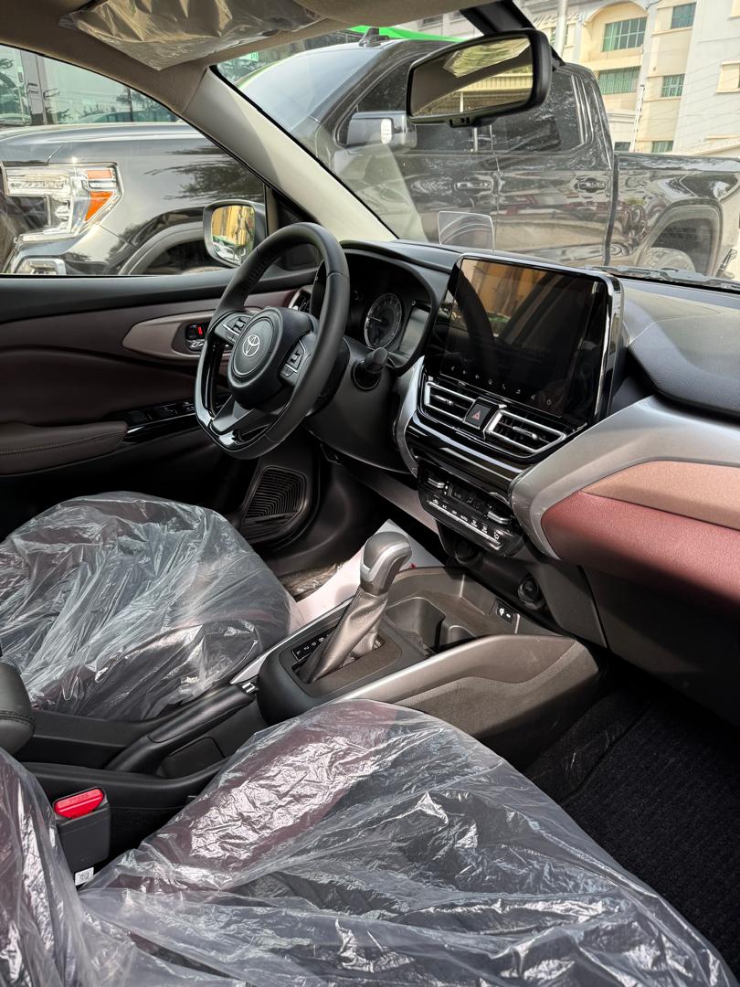 TOYOTA STARLET CROSS 2025 — photo 6 of 12