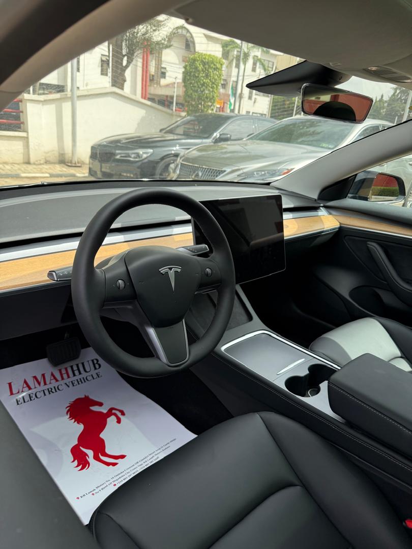 TESLA MODEL 3 2024 — photo 11 of 14