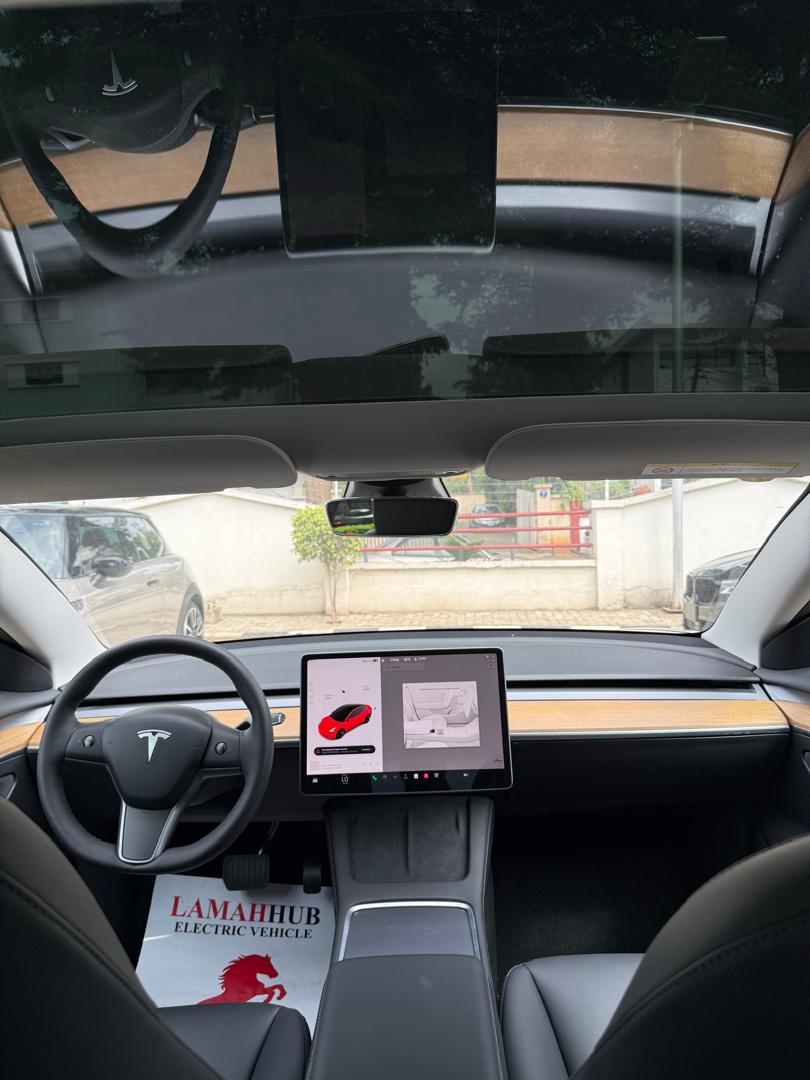 TESLA MODEL 3 2024 — photo 8 of 14