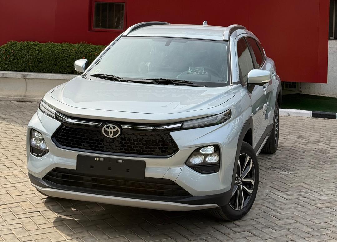TOYOTA STARLET CROSS 2025 — photo 1 of 12