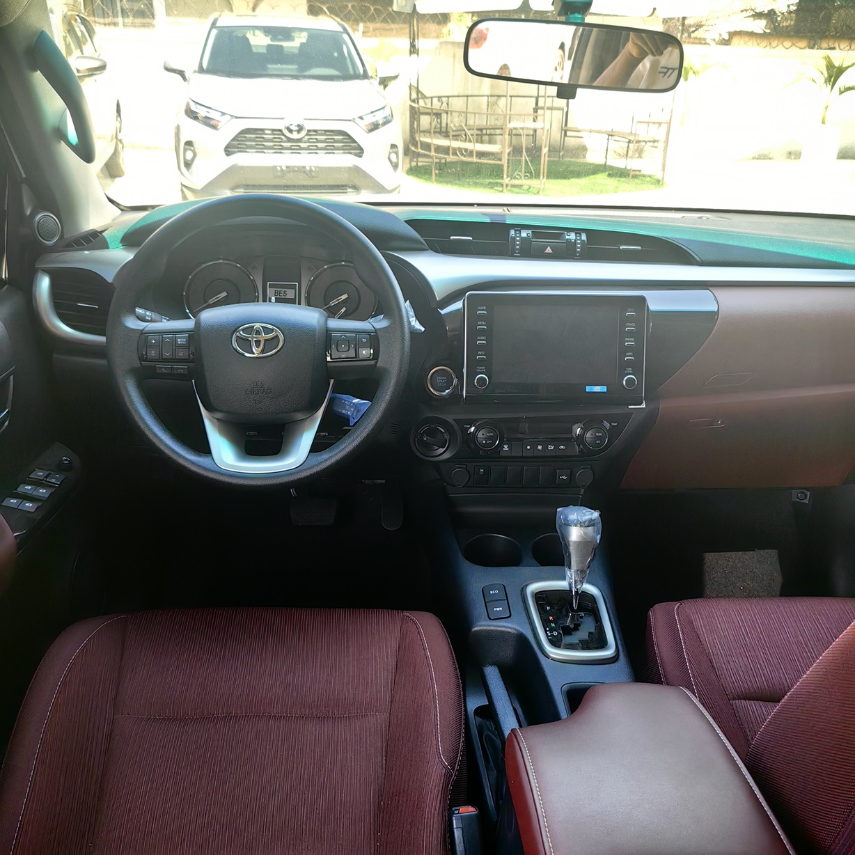 TOYOTA HILUX SR5 2023 — photo 4 of 5
