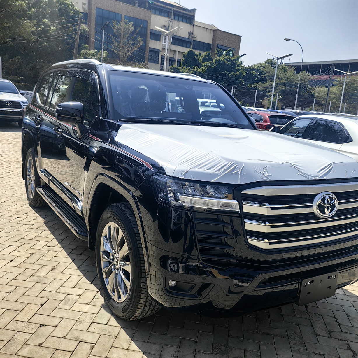 TOYOTA LAND CRUISER GXR 2024 — photo 2 of 5