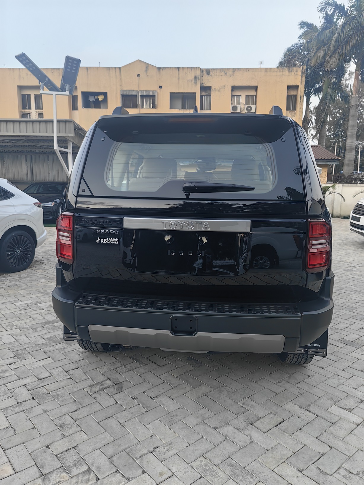 TOYOTA LAND CRUISER PRADO 2024 — photo 2 of 5
