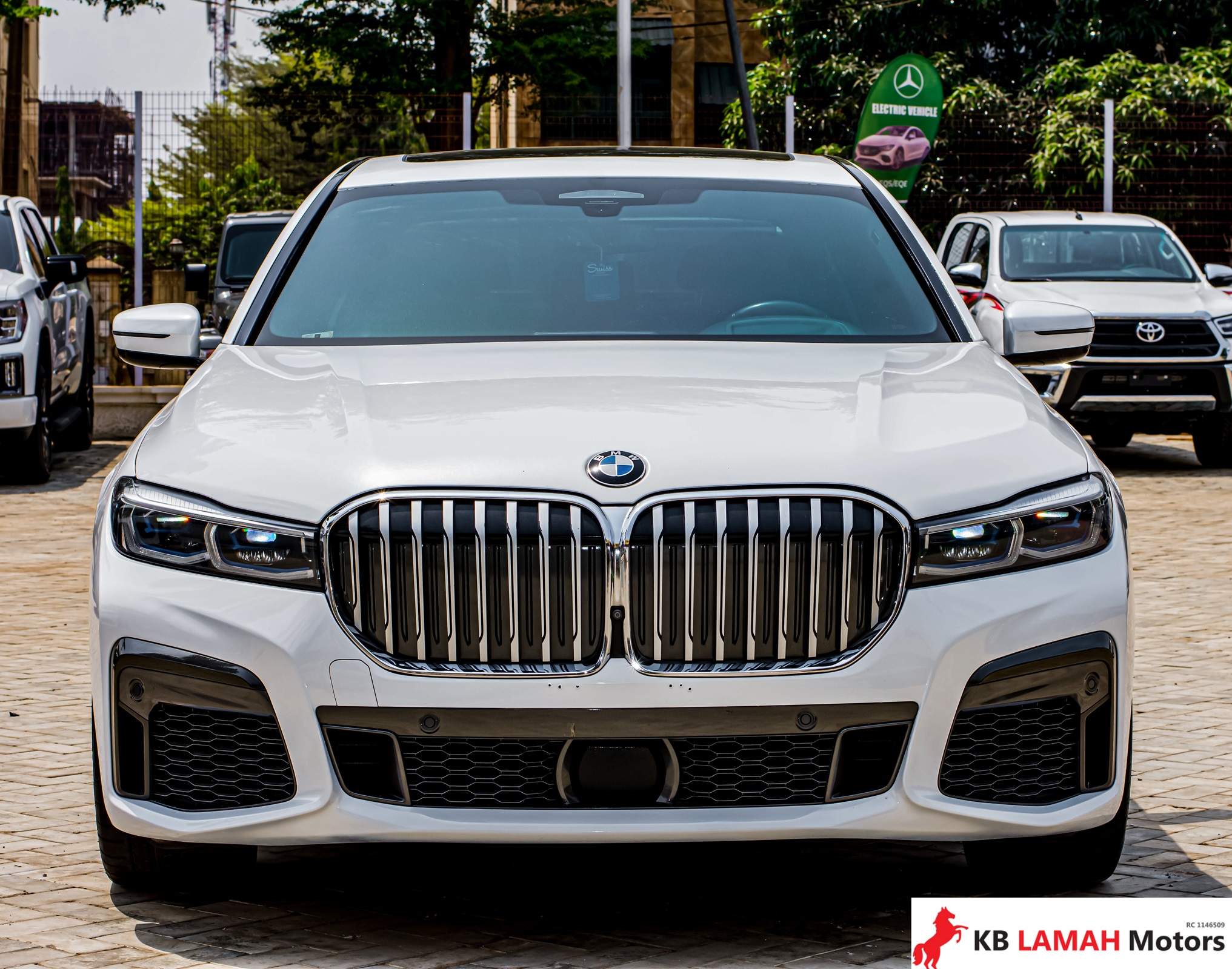 BMW 750I 2019 — photo 1 of 5