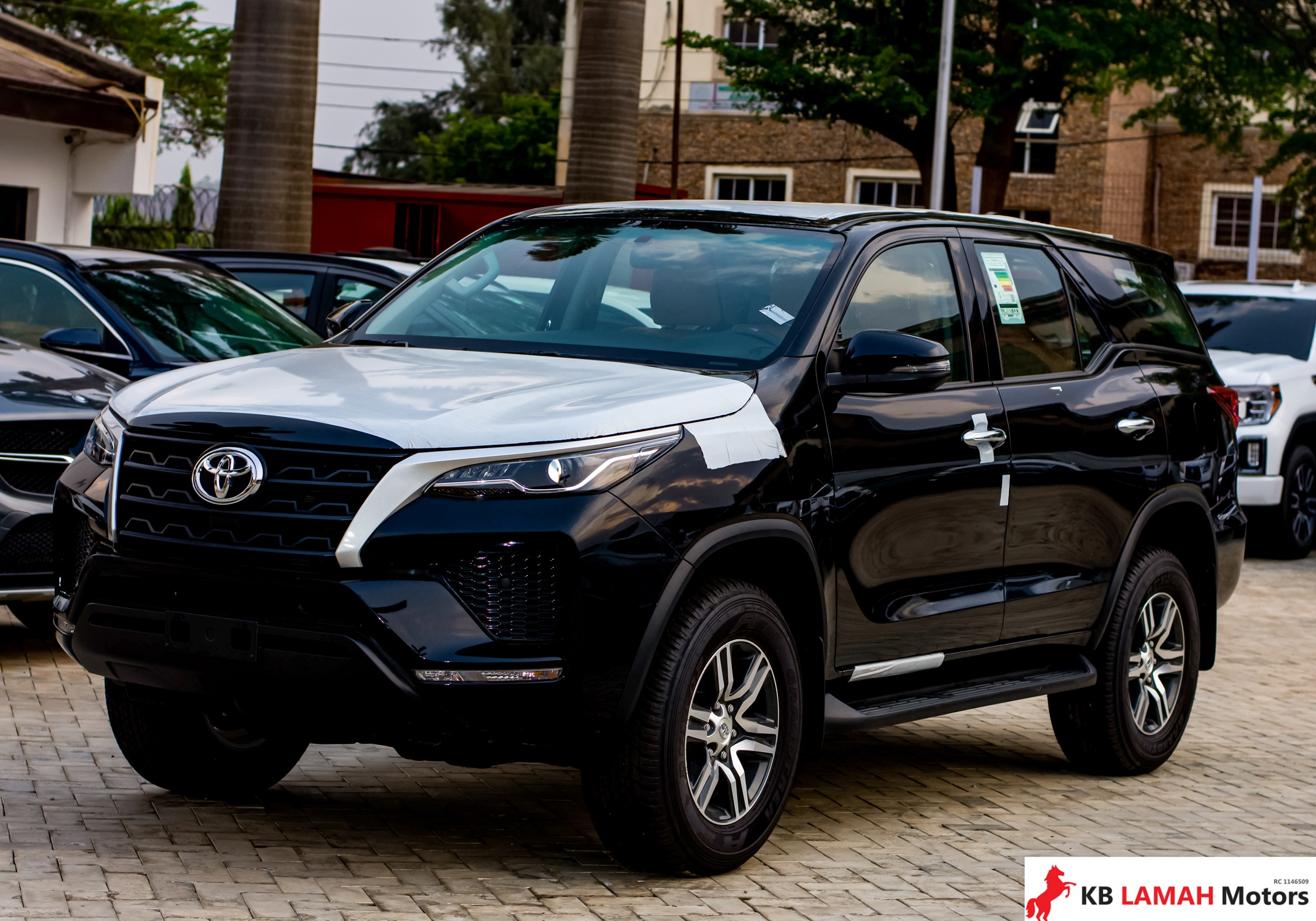 TOYOTA FORTUNER 2023 — photo 3 of 5