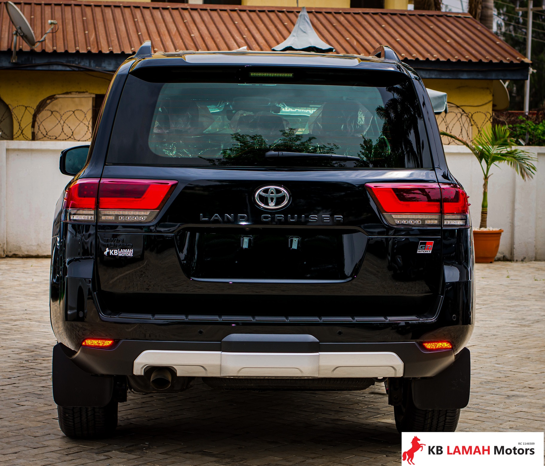 TOYOTA LAND CRUISER GR SPORT 2023 — photo 2 of 5