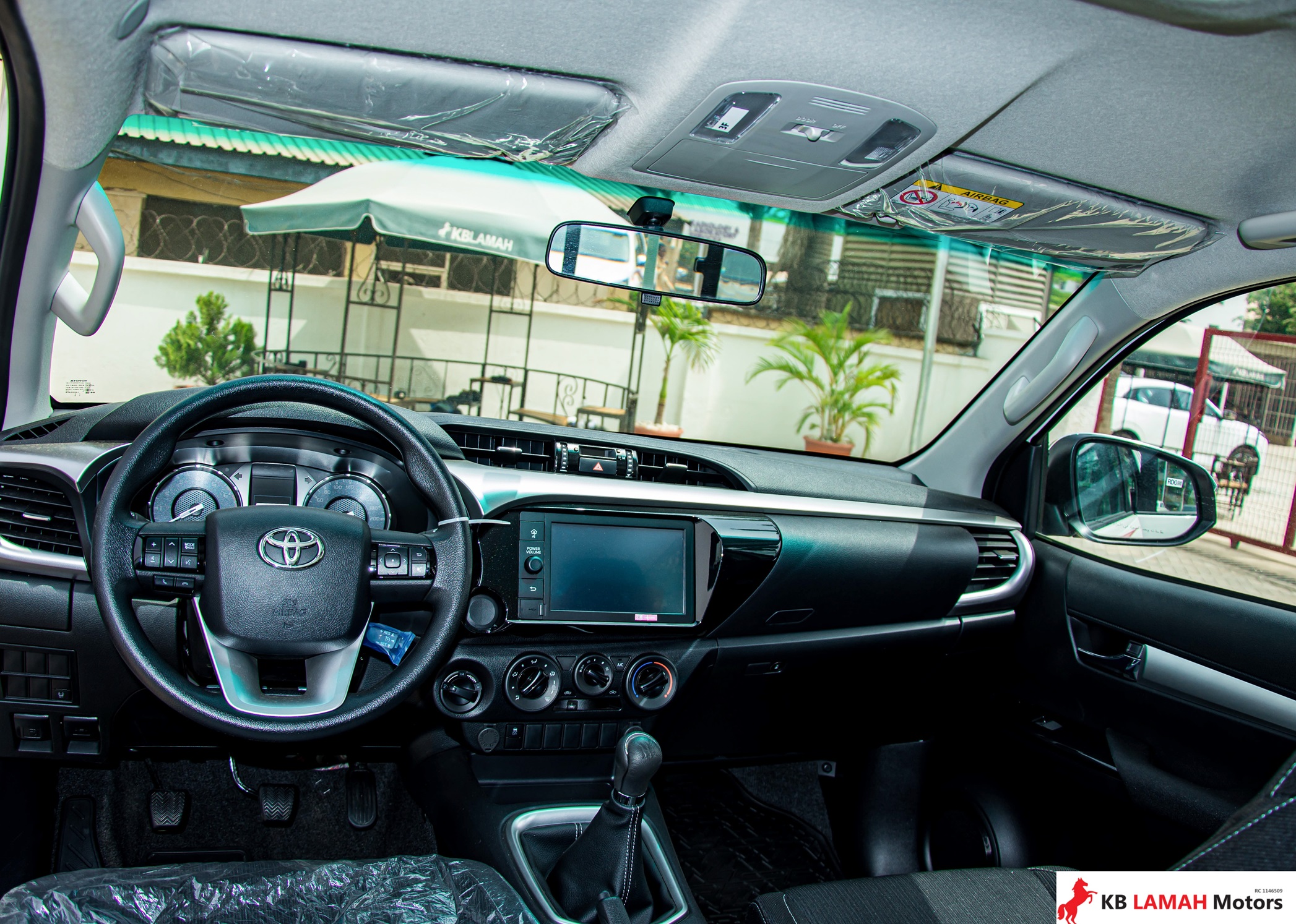 TOYOTA HILUX SR5 2023 — photo 3 of 5