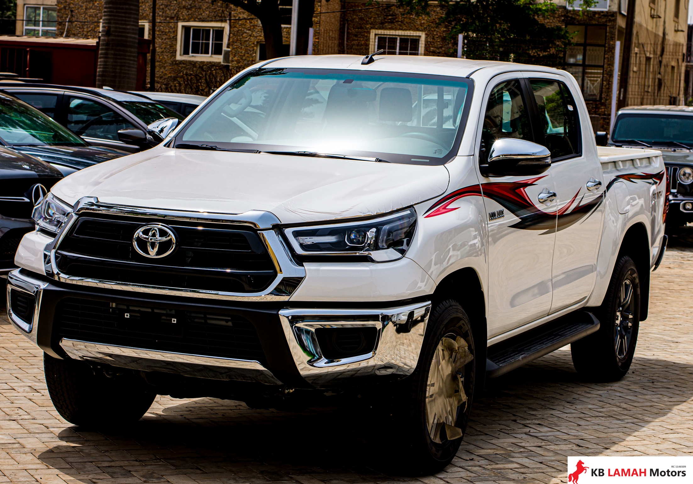 TOYOTA HILUX SR5 2023 — photo 4 of 5