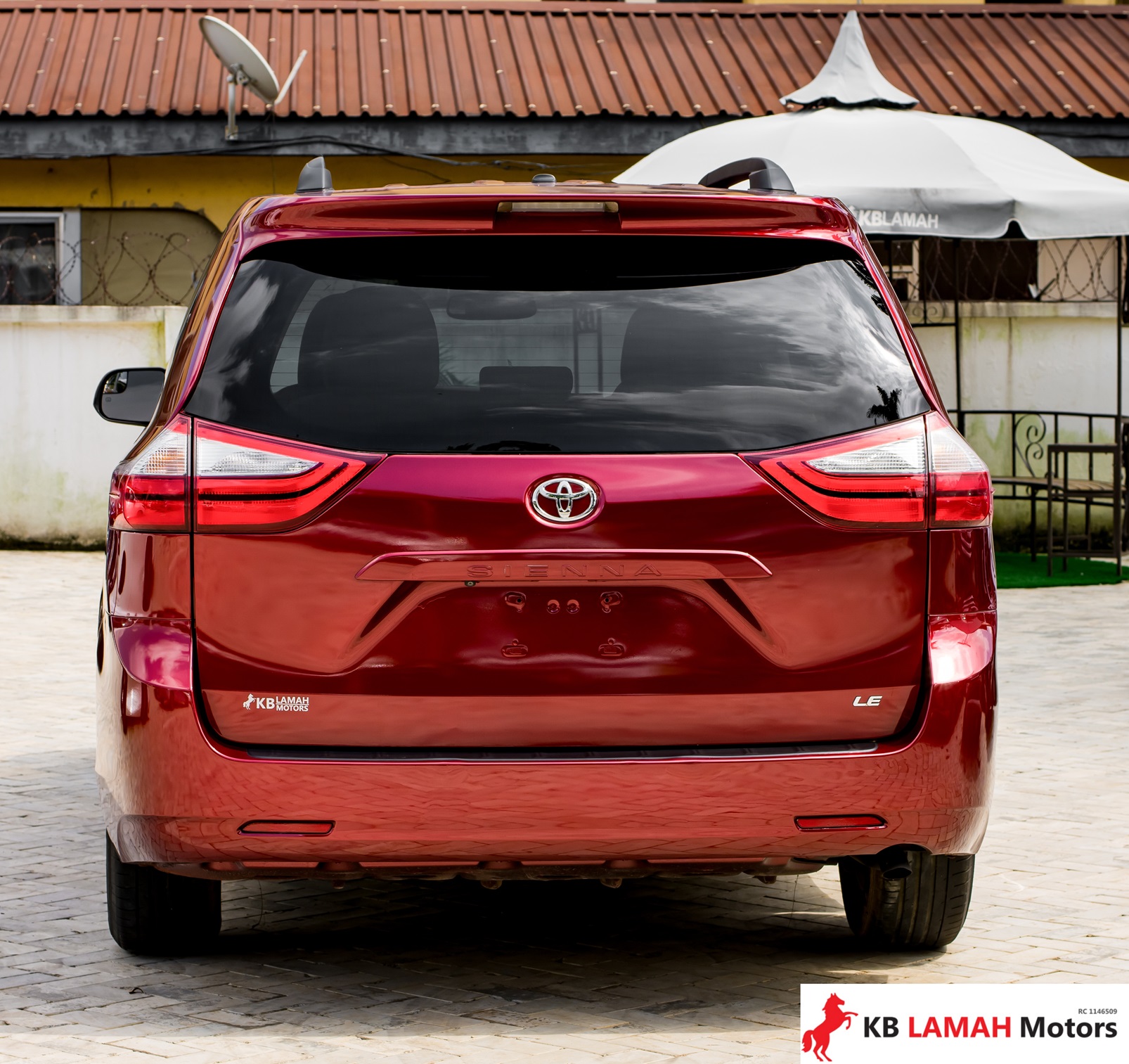 TOYOTA SIENNA 2015 — photo 2 of 5