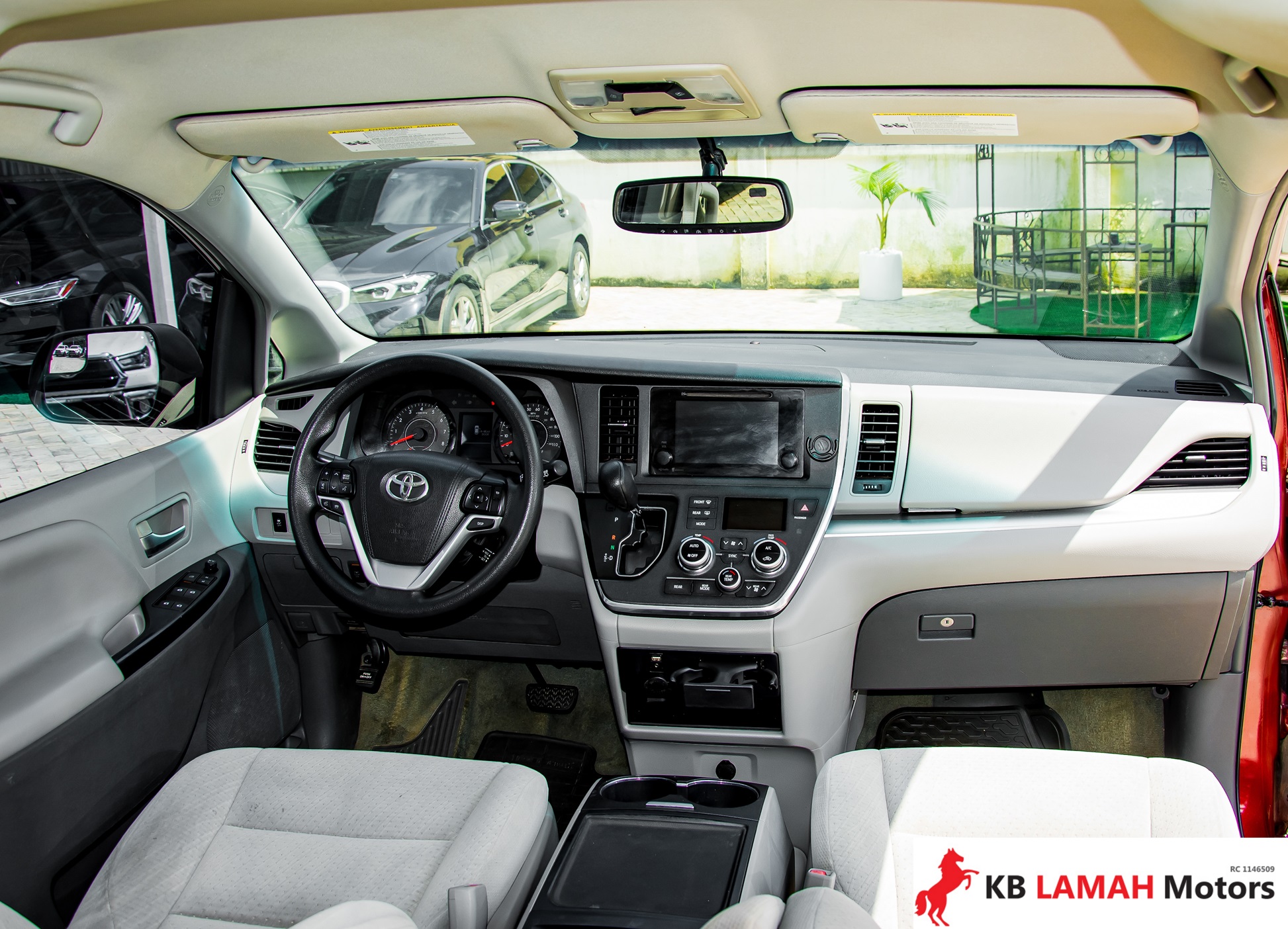 TOYOTA SIENNA 2015 — photo 3 of 5