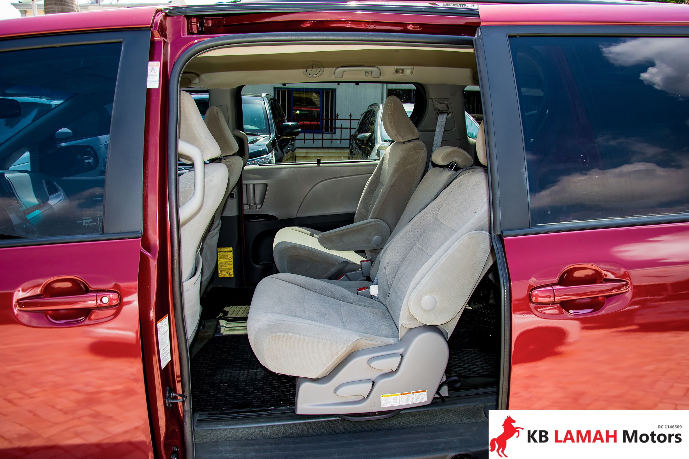 TOYOTA SIENNA 2015 — photo 5 of 5