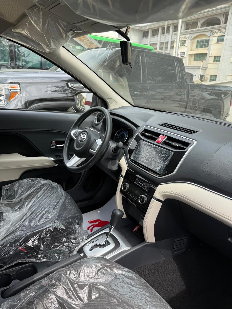 TOYOTA RUSH 2023 — photo 6 of 15